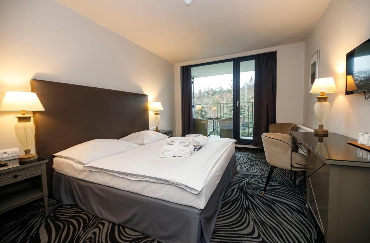 Parkhotel Carlsbad Inn Dalovice ภายนอก รูปภาพ
