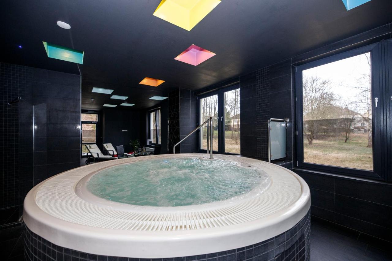 Parkhotel Carlsbad Inn Dalovice ภายนอก รูปภาพ