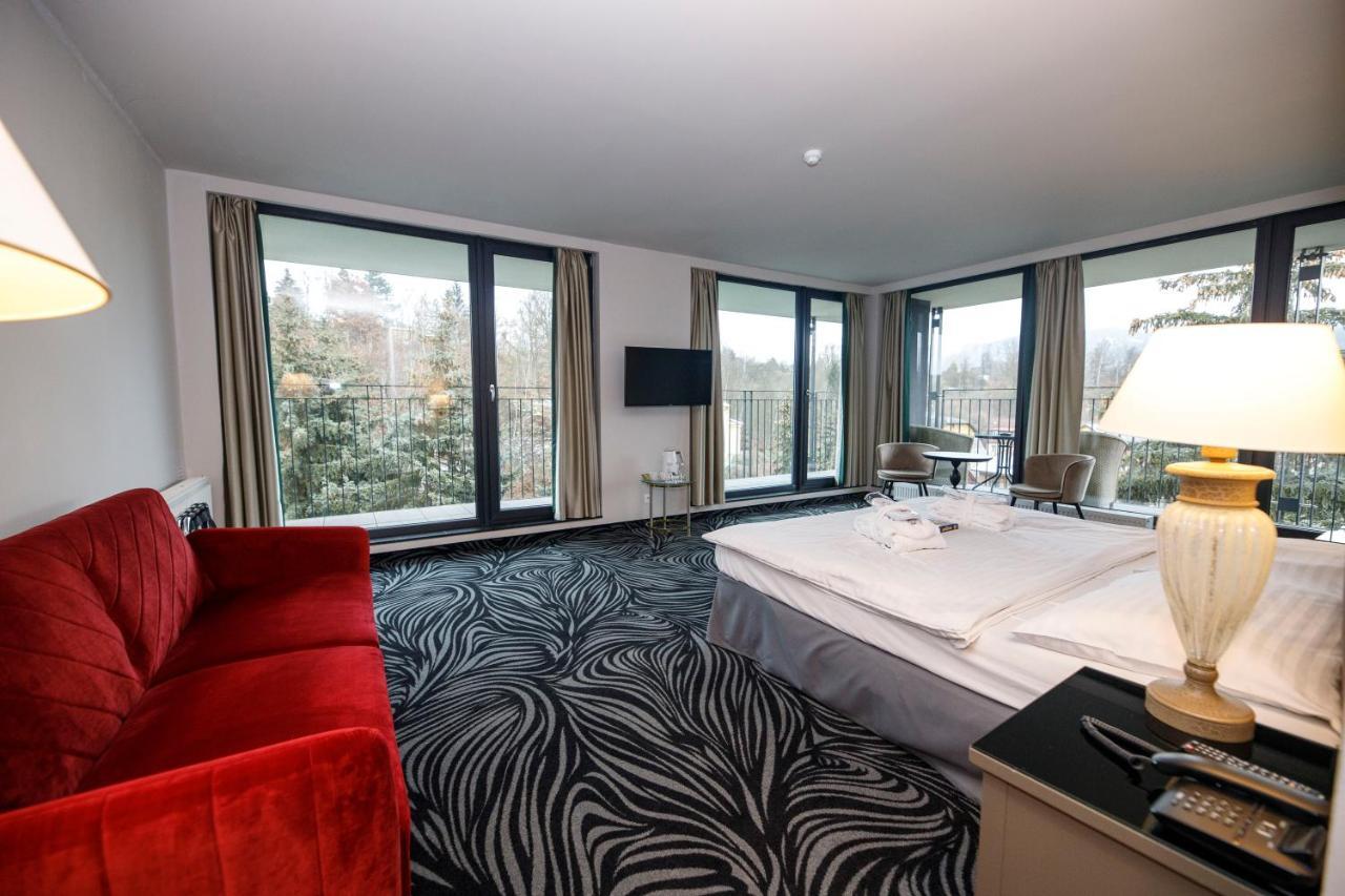 Parkhotel Carlsbad Inn Dalovice ภายนอก รูปภาพ