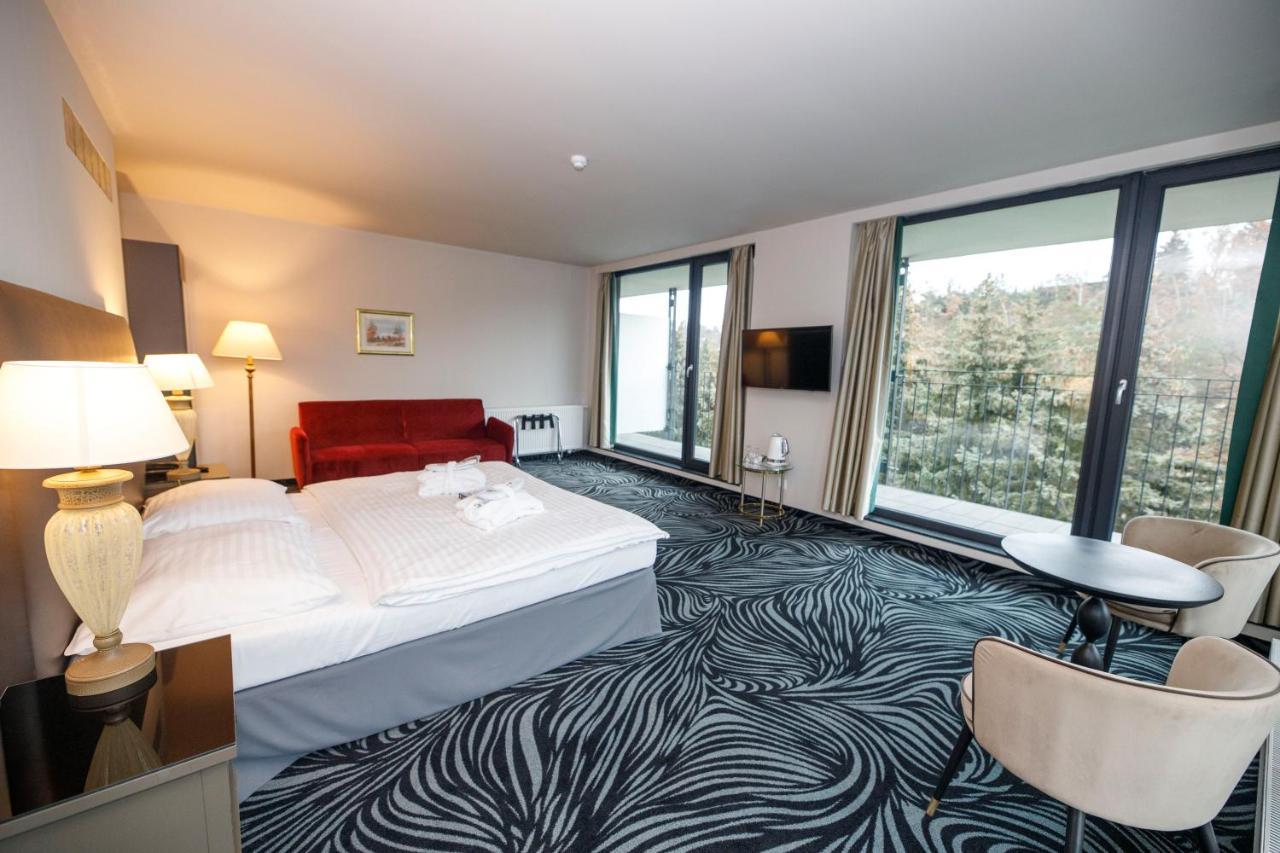 Parkhotel Carlsbad Inn Dalovice ภายนอก รูปภาพ